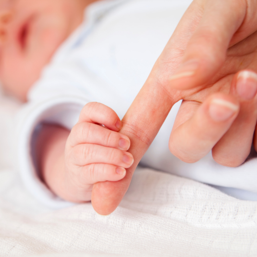 Neugeborenes Hand